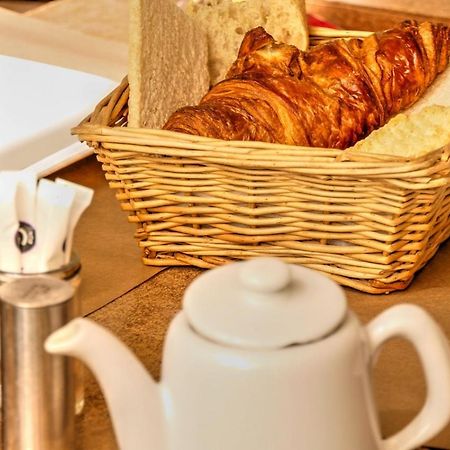 Hotel Les Corps Saints Avignon Bagian luar foto