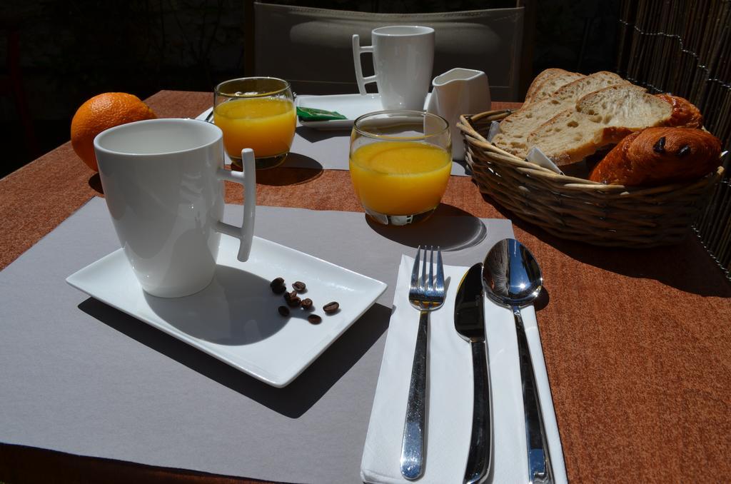 Hotel Les Corps Saints Avignon Bagian luar foto