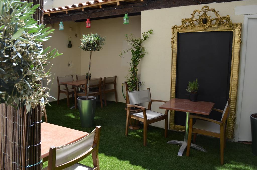 Hotel Les Corps Saints Avignon Bagian luar foto