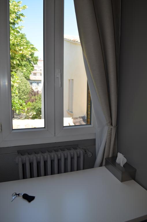 Hotel Les Corps Saints Avignon Bagian luar foto
