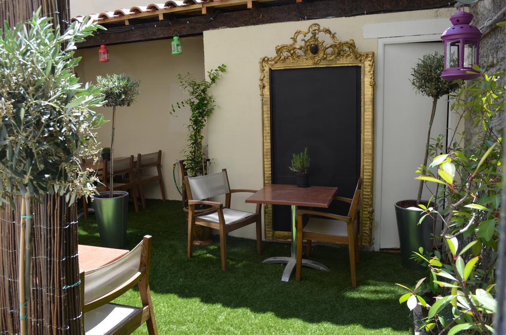 Hotel Les Corps Saints Avignon Bagian luar foto