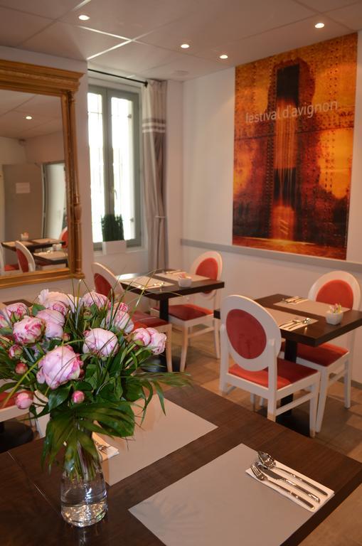 Hotel Les Corps Saints Avignon Bagian luar foto