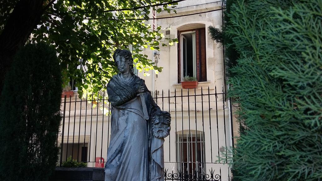 Hotel Les Corps Saints Avignon Bagian luar foto