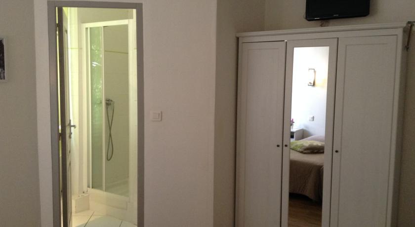 Hotel Les Corps Saints Avignon Ruang foto